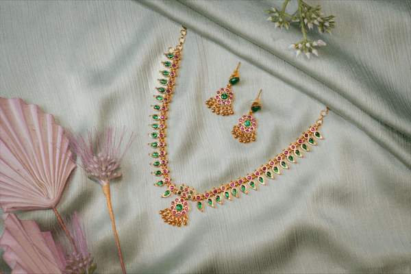 Evara Necklace Set