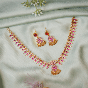 Evara Necklace Set