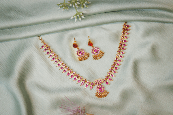 Evara Necklace Set
